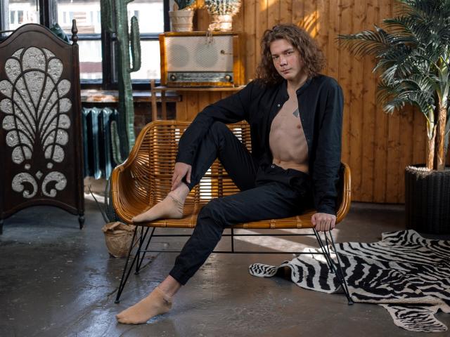 RobertWhites - Porno na żywo i seks kamera - 8532372