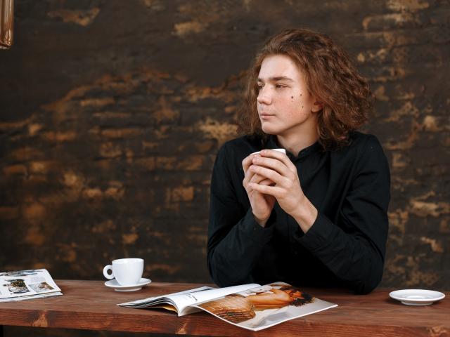 RobertWhites - Porno na żywo i seks kamera - 8532384