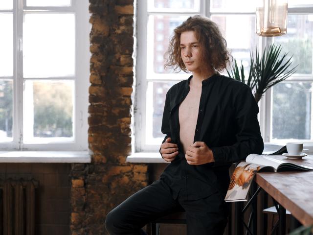 RobertWhites - Porno na żywo i seks kamera - 8532408