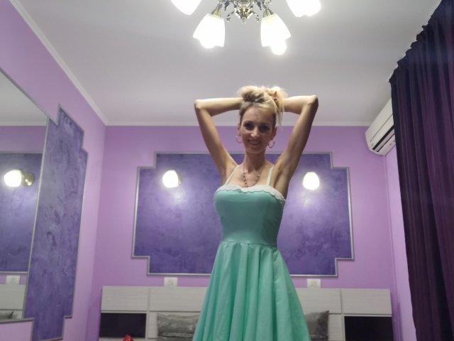 PlayfulErica - Live sex cam - 8551904