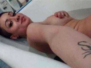 UneVraieNymphoo - Sexe cam en vivo - 8624828