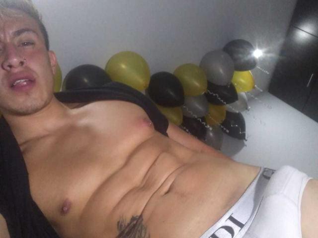 StrongMan69X - Live sexe cam - 8647604