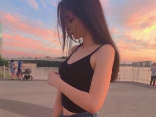 Brunette Hair Hottie AriannaSavitch