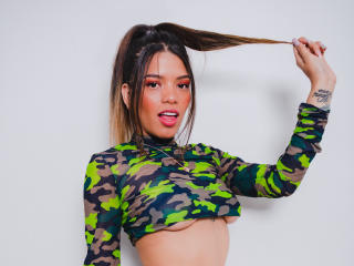 AmeliaDickenss waiting on someone to chat and have live sex with