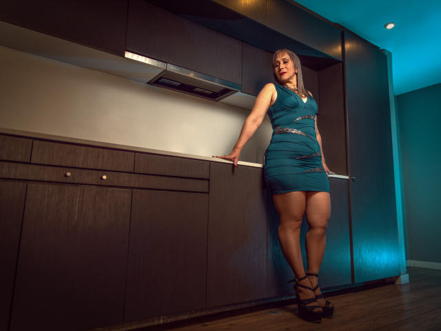 DianeOasis - Live sex cam - 8721184