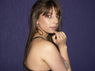 ViolettaSunshine waiting on someone to chat and have live sex with