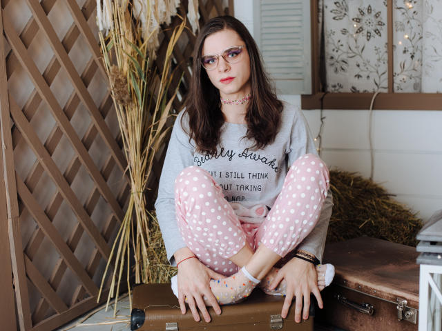 SimonaLewise - Live sex cam - 8841576