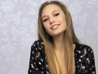  SexyGreen Eye Babe EmillyBaker