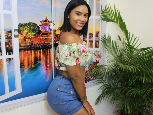 MonserratOliveira - Sexe cam en vivo - 8902556