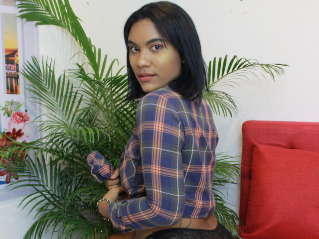 MonserratOliveira - Sexe cam en vivo - 8902560