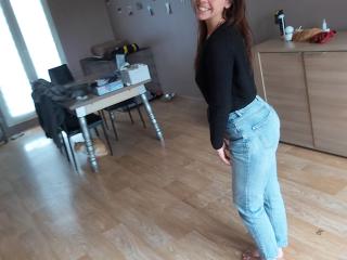 FrancaiseAline waiting on someone to chat and have live sex with