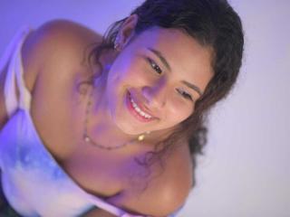 SofiaEvanns waiting on someone to chat and have live sex with