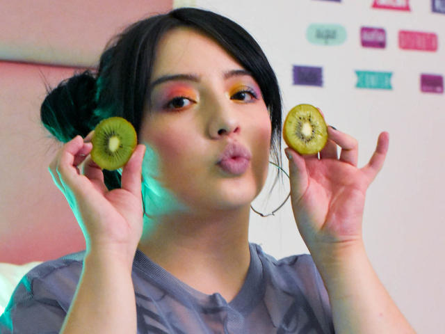 EmelyRose - Live Sex Cam - 9024772