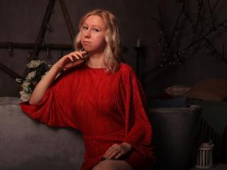 LizaShy waiting on someone to chat and have live sex with