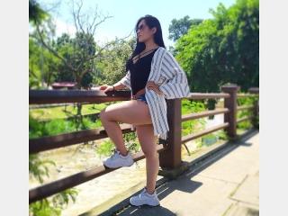Camgirl and Webcam Model AliceSchmit on Go Adult Chat