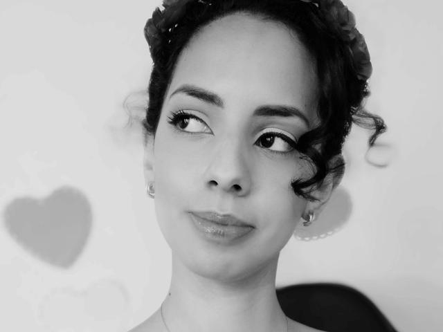 MoniqueCurlz - Live Sex Cam - 9092192