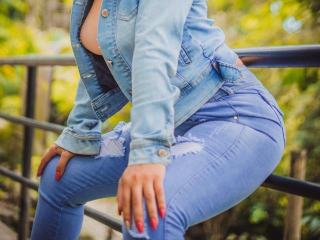 EmilyBrrown - Live Sex Cam - 9152532