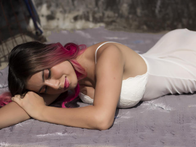 JuliaGarciax - Sexe cam en vivo - 9200680