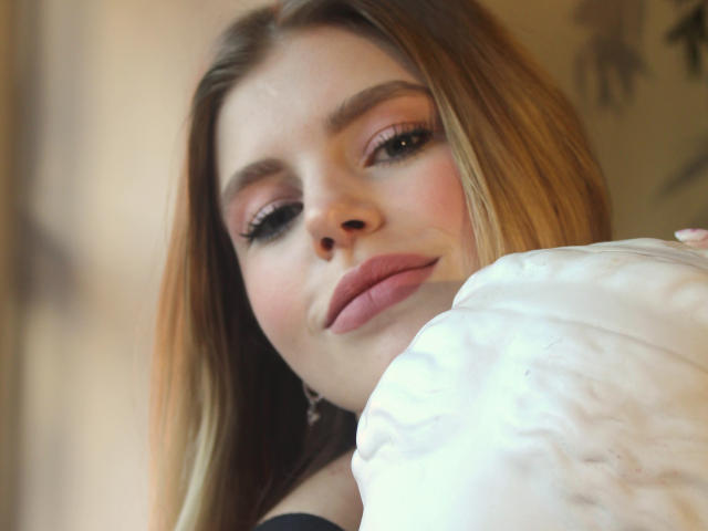 BettyByrd - Live sex cam - 9222332