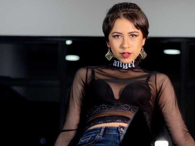 IsabellaCavani - Live sexe cam - 9238424