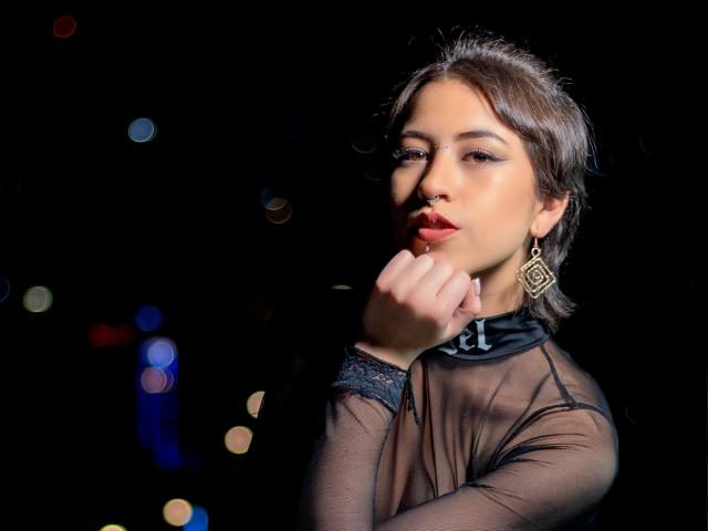 IsabellaCavani - Live Sex Cam - 9238432