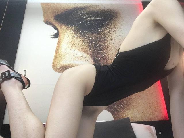 ElysaBanks - Live sex cam - 9247300