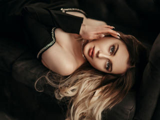 Blonde Hair Green Eye Babe MagicEyees