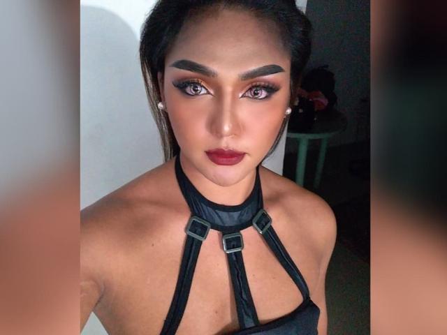 UrRoyaltyKhim - Live sexe cam - 9353300