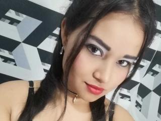 Camgirl and Webcam Model KityLawrence on Go Adult Chat