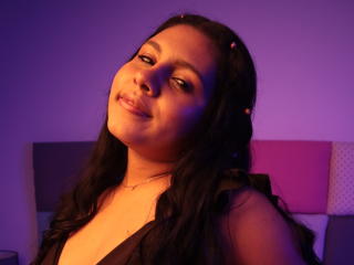 Camgirl and Webcam Model FarinaJhit on Go Adult Chat