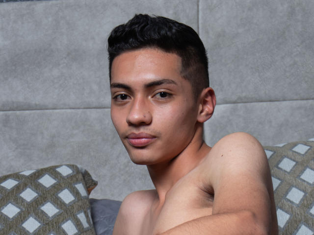 ChrisSoumis69 - Live sex cam - 9396568