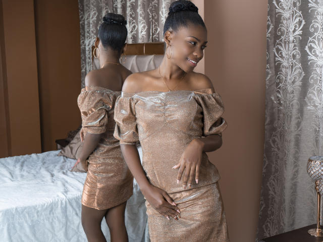 AlanaPatel - Live sex cam - 9411892