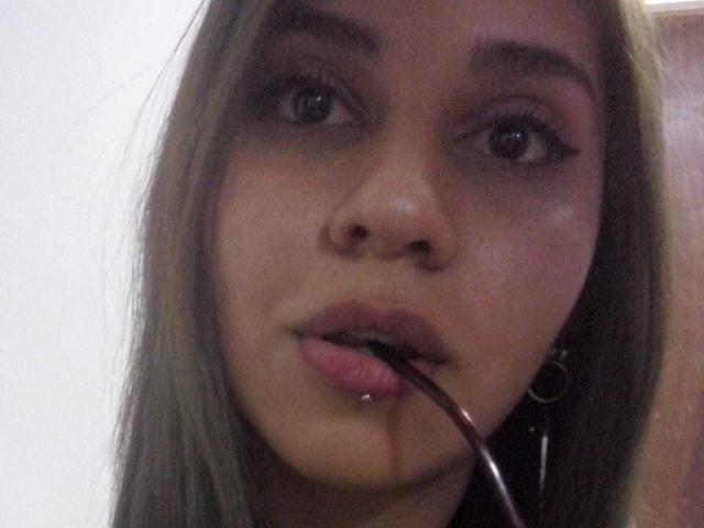 LeslyHoot - Live Sex Cam - 9434584