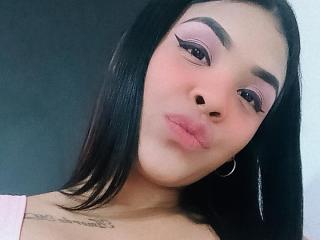 kellysx waiting on someone to chat and have live sex with