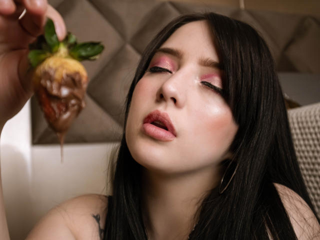 EmelyRose - Live porn &amp; sex cam - 9484848