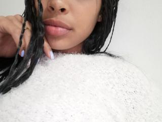 VickySquirty waiting on someone to chat and have live sex with