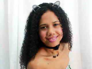 Camgirl and Webcam Model ArianaRendon on Go Adult Chat