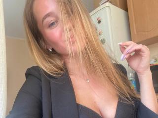CarolinaSparks waiting on someone to chat and have live sex with