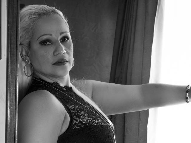 GianellaCox - Live porn &amp; sex cam - 9547920