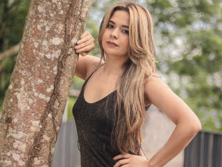 Camgirl and Webcam Model MiaSoto on Go Adult Chat