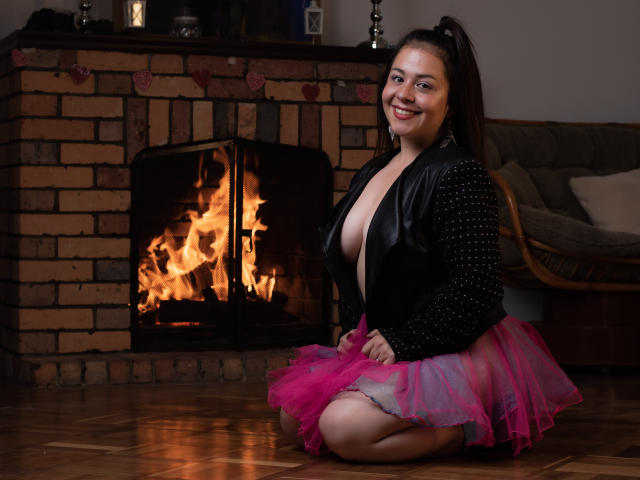 KatieWoolf - Live sex cam - 9596476