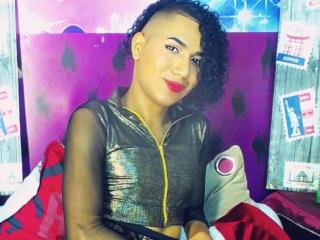 JenniferXLane waiting on someone to chat and have live sex with