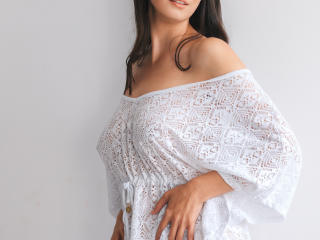 MiaRiver waiting on someone to chat and have live sex with