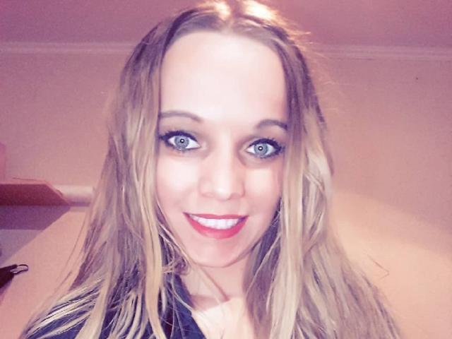 BrendaGlosiX - Live sexe cam - 9640608