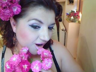 Freyja - Chat sex with a chocolate like hair College hotties 