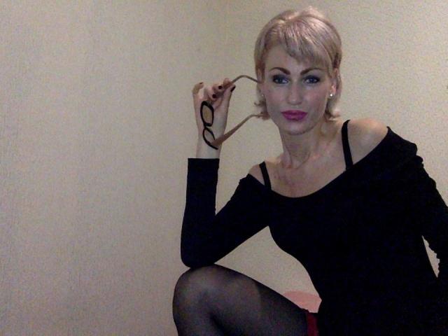 HotBlondeeGirl - Live sex cam - 9664369