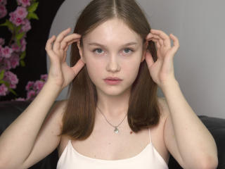 MaryWay waiting on someone to chat and have live sex with