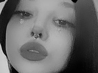 GinnyCuttie waiting on someone to chat and have live sex with
