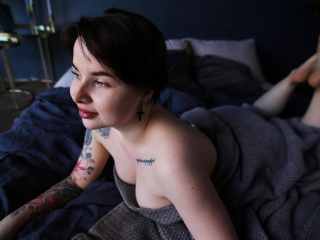 GwenHilton - Live sex cam - 9736309