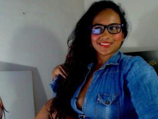 AmandaCrazy69 waiting on someone to chat and have live sex with